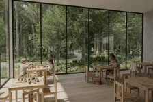 École, espace commun végétalisé — rendu intérieur